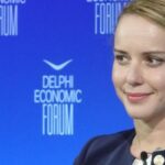 Ερώτηση ΣΥΡΙΖΑ στη Βουλή για την παρακολούθηση Σίφορντ: «Να απαντήσει ο Πιερρακάκης σε ποιους έδωσαν τα στοιχεία εμβολιασμού της»