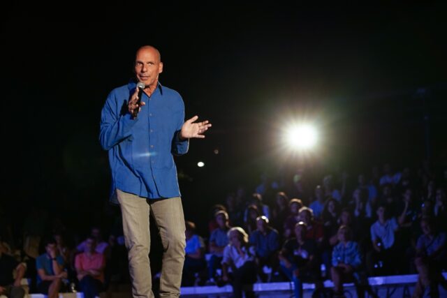 Απολογείται σήμερα ο 17χρονος κατηγορούμενος για την επίθεση στον Γιάνη Βαρουφάκη