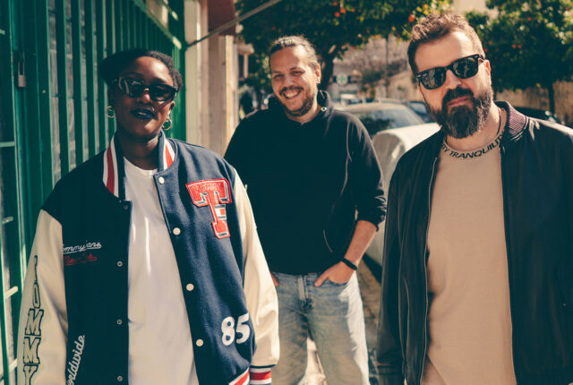 Ακούστε το αισιόδοξο και καλοκαιρινό “Super Feelings”