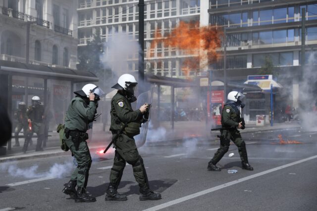 Τέμπη: Με χημικά και ξύλο απάντησε η κυβέρνηση στη χθεσινή διαδήλωση [ΒΙΝΤΕΟ]
