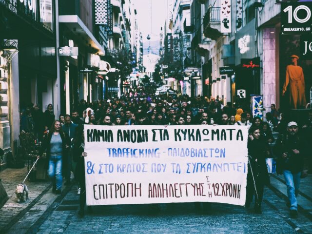 Ένα κακοποιημένο παιδί δεν θα έπρεπε ποτέ να ζητάει συγγνώμη