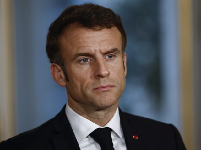 Γαλλία: Γυναίκα κινδυνεύει με 12.000 ευρώ πρόστιμο επειδή είπε «σκουπίδι» τον Μακρόν