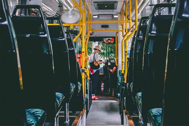 Αγία Παρασκευή: Κομμάτι οροφής λεωφορείου έπεσε πάνω σε επιβάτες