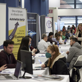 ΔΥΠΑ: Πότε ξεκινά η προπληρωμή για δώρο Πάσχα και επιδόματα