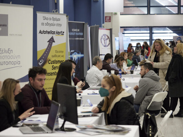 ΔΥΠΑ: Πότε ξεκινά η προπληρωμή για δώρο Πάσχα και επιδόματα