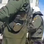 “Μήτσο μην κλαις και αν πάτησες κανέναν δεν πειράζει” – Νέο βίντεο από τη συγκέντρωση στο Σύνταγμα με συνομιλίες των ΜΑΤ