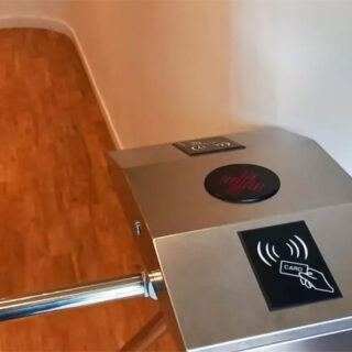 Πάτρα: Τουαλέτα σε εκκλησία επί πληρωμή και με περιστρεφόμενη μπάρα