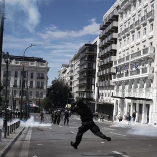 Πείτε μας, έχετε βιώσει αστυνομική βία, μετά το δυστύχημα στα Τέμπη;