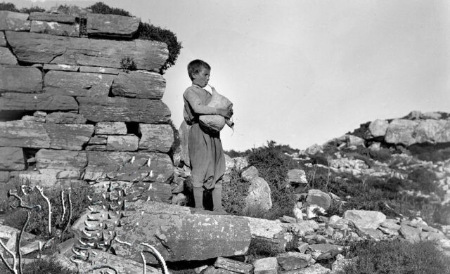 «Μυστήριο 100 – Τα Ιερά Τραγούδια»: Δρώμενα και τελετουργίες για την ελληνική μουσική και χορευτική παράδοση