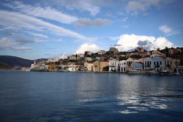 Καστελλόριζο: Αναγκάστηκε να μεταφέρει το παιδί του στην Τουρκία για ιατρική βοήθεια