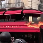 Διαδηλώσεις στη Γαλλία: Στις φλόγες τυλίχτηκε το αγαπημένο εστιατόριο του Μακρόν [ΒΙΝΤΕΟ]