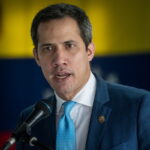 Βενεζουέλα: Ένταλμα σύλληψης για τον Χουάν Γκουαϊδό