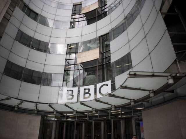 Το BBC θα «αντιπαλέψει» την αγωγή του Τραμπ για δυσφήμιση