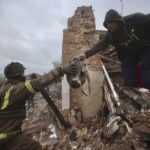 Ένας νεκρός και 15 τραυματίες σε ρωσικά πυραυλικά πλήγματα στη Μικολάιφ