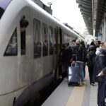 Χωρίς ρεύμα έμεινε για μισή ώρα το τρένο Intercity στη Λάρισα