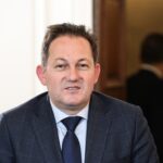 Πέτσας για ντιμπέιτ: «Αυτός που χάνει είναι αυτός που προηγείται γιατί κατεβαίνει το επίπεδο και των δυο» [ΒΙΝΤΕΟ]