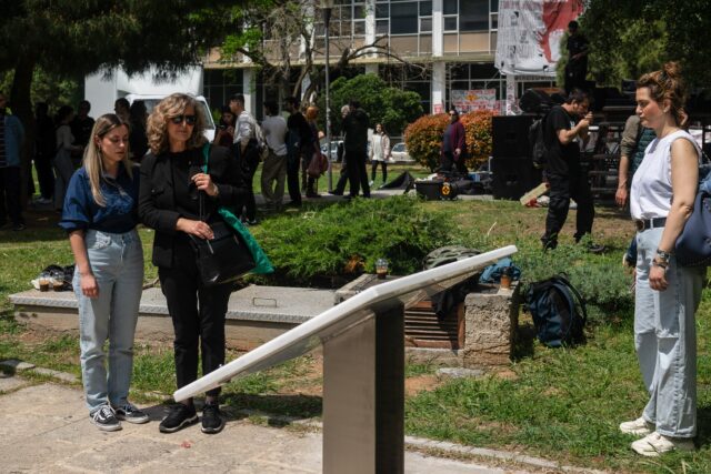 Μνημείο στο ΑΠΘ για τις φοιτήτριες και τους φοιτητές που σκοτώθηκαν στα Τέμπη