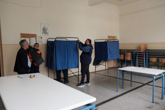 Wall Street Journal: «Ο Μητσοτάκης πηγαίνει στις εκλογές εν μέσω ανησυχιών για το κράτος δικαίου»