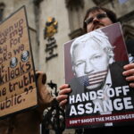 Αυστραλοί βουλευτές ζητούν από τις ΗΠΑ την απελευθέρωση του Άσανζ