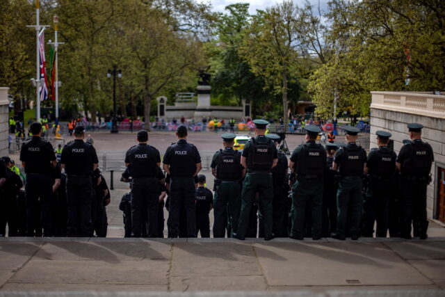 Μ. Βρετανία: Συνελήφθησαν γιατί είχαν συναγερμούς βιασμού και θα «τρόμαζαν» τα άλογα στη στέψη του Καρόλου