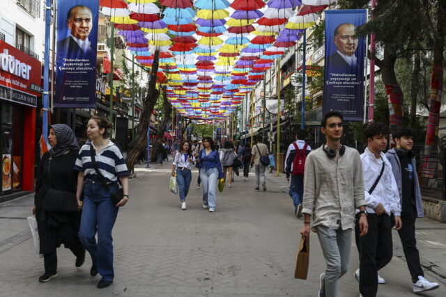 Εκλογές στην Τουρκία: Σε θέση ισχύος ο Ερντογάν εν όψει του δεύτερου γύρου