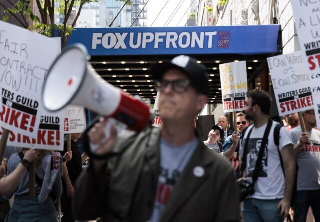 ΗΠΑ: Η απεργία των σεναριογράφων κοστίζει 30 εκατ. δολάρια την ημέρα στην οικονομία της Καλιφόρνια