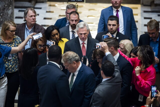 ΗΠΑ: Οι Αμερικανοί ανησυχούν για τις συνέπειες της στάσης πληρωμών ελλέιψει αύξησης του ορίου χρέους