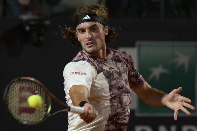 Έξαλλος ο Στέφανος Τσιτσιπάς, έβρισε την μητέρα του και την έδιωξε από το γήπεδο