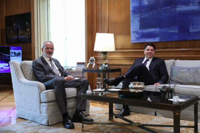 Συνάντηση του υπηρεσιακού πρωθυπουργού με τον πρέσβη των ΗΠΑ