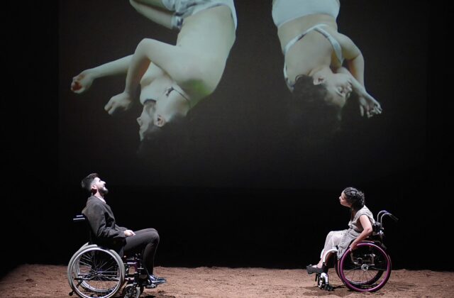 Μυστήριο 127, Ερωτευμένα άλογα: Μια παράσταση – ύμνος στην πηγαία ζωτικότητα του έρωτα