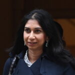 Βρετανία: Ο πρωθυπουργός καλύπτει την υπουργό Εσωτερικών, ύστερα από αίτημα για εσωτερική έρευνα