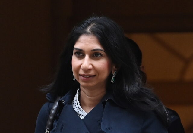 Βρετανία: Ο πρωθυπουργός καλύπτει την υπουργό Εσωτερικών, ύστερα από αίτημα για εσωτερική έρευνα