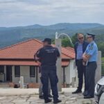 Γυναικοκτονία στη Χαλκιδική: «Το παιδί βρέθηκε δίπλα στη μητέρα του» λέει ο γιατρός