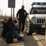 Σύλληψη τεσσάρων διακινητών για τη μεταφορά μεταναστών στον Έβρο