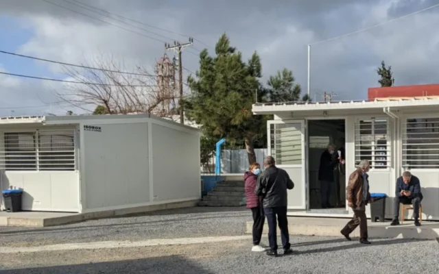 Το Αρκαλοχώρι ψήφισε για κυβέρνηση αυτούς που τους έχουν εδώ και δύο χρόνια σε λυόμενα