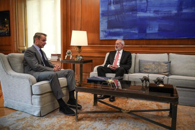 Ορκίζεται το μεσημέρι η υπηρεσιακή κυβέρνηση