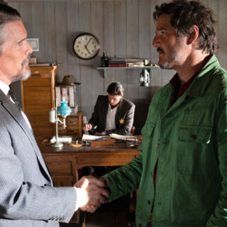 Ο Πέδρο Αλμοδόβαρ μας ξεναγεί με τα δικά του λόγια στο σύμπαν του γκέι γουέστερν Strange Way Of Life