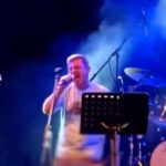 «Δεν θα σας ξεχάσουμε ποτέ»: Συγκίνηση στη συναυλία για τα θύματα των Τεμπών στη Θεσσαλονίκη [ΒΙΝΤΕΟ]