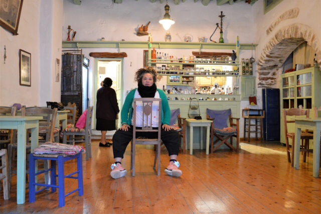 Η Ματούλα Ζαμάνη μας προσκαλεί στο Θέατρο Βράχων