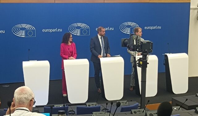 PEGA για παρακολουθήσεις: «Aν η ΕΥΠ λογοδοτεί στον πρωθυπουργό θα πρέπει και ο πρωθυπουργός να λογοδοτεί για τις καταχρήσεις που γίνονται»