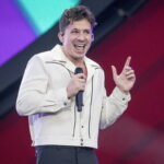 Ο Τσάρλι Πουθ ζήτησε από τους θαυμαστές να σταματήσουν να πετάνε αντικείμενα στη σκηνή