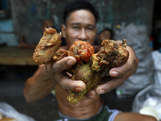 Pagpag στη Μανίλα. Εσύ θα το έτρωγες αυτό;
