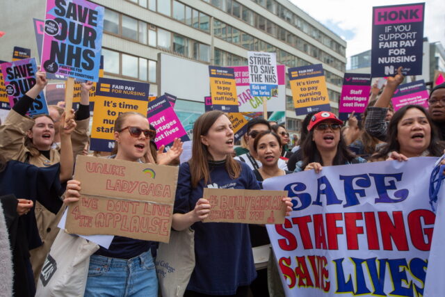 Βρετανία: 300.000 προσλήψεις στο NHS σε διάστημα πέντε ετών ανακοίνωσε η κυβέρνηση
