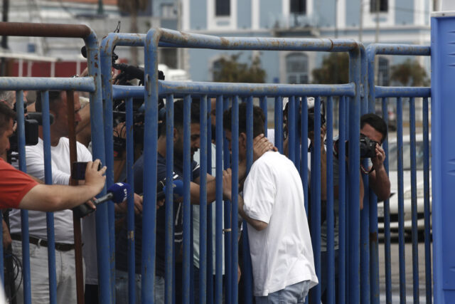 Ναυάγιο στην Πύλο: Η συγκλονιστική στιγμή της επανένωσης δύο αδερφών από την Συρία [ΒΙΝΤΕΟ]