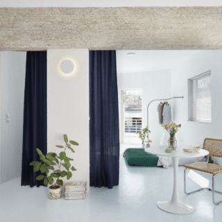 Τα απολύτως απαραίτητα δημιουργούν ελευθερία, σε ένα ρετιρέ 42τ.μ. στου Γκύζη