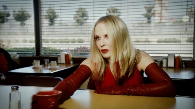 Η Κάιλι Μινόγκ θα εμφανιστεί ψηφιακά σε νέο μιούζικαλ των Stock Aitken Waterman