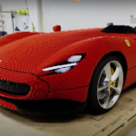 Μια Ferrari φτιαγμένη με πάνω από 380.000 κυβάκια σε φυσικό μέγεθος