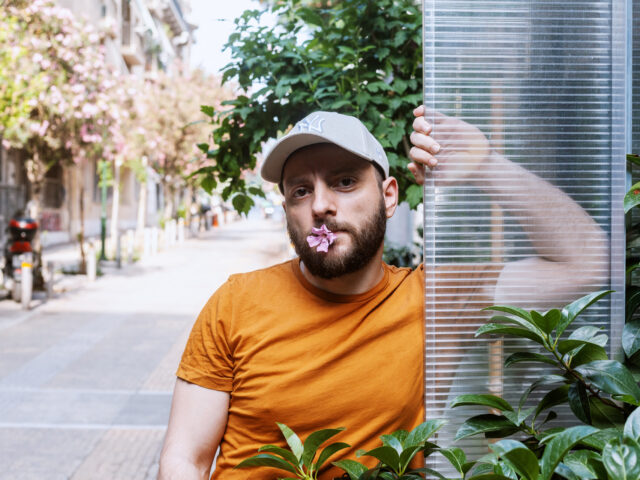 Ηλίας Μουλάς: «Μου αρέσει να μπαίνω στο μετρό για να παρατηρώ τους άλλους, να τους ακούω να μιλάνε»