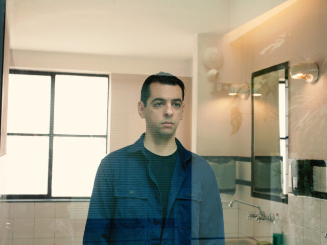 O Johnny Labelle πιστεύει ότι η τέχνη είναι μια μορφή ασκητισμού – και λατρεύει το καραόκε