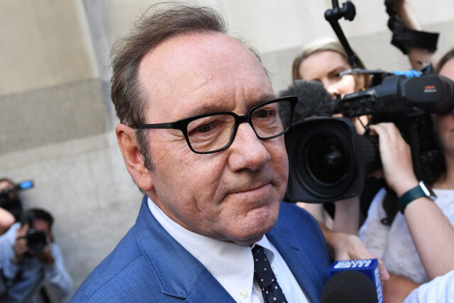 Κέβιν Σπέισι: Τα ΜΜΕ έκαναν ό,τι μπορούσαν για να με μετατρέψουν σε τέρας – Επιστρέφω μόλις απαλλαγώ από τις κατηγορίες